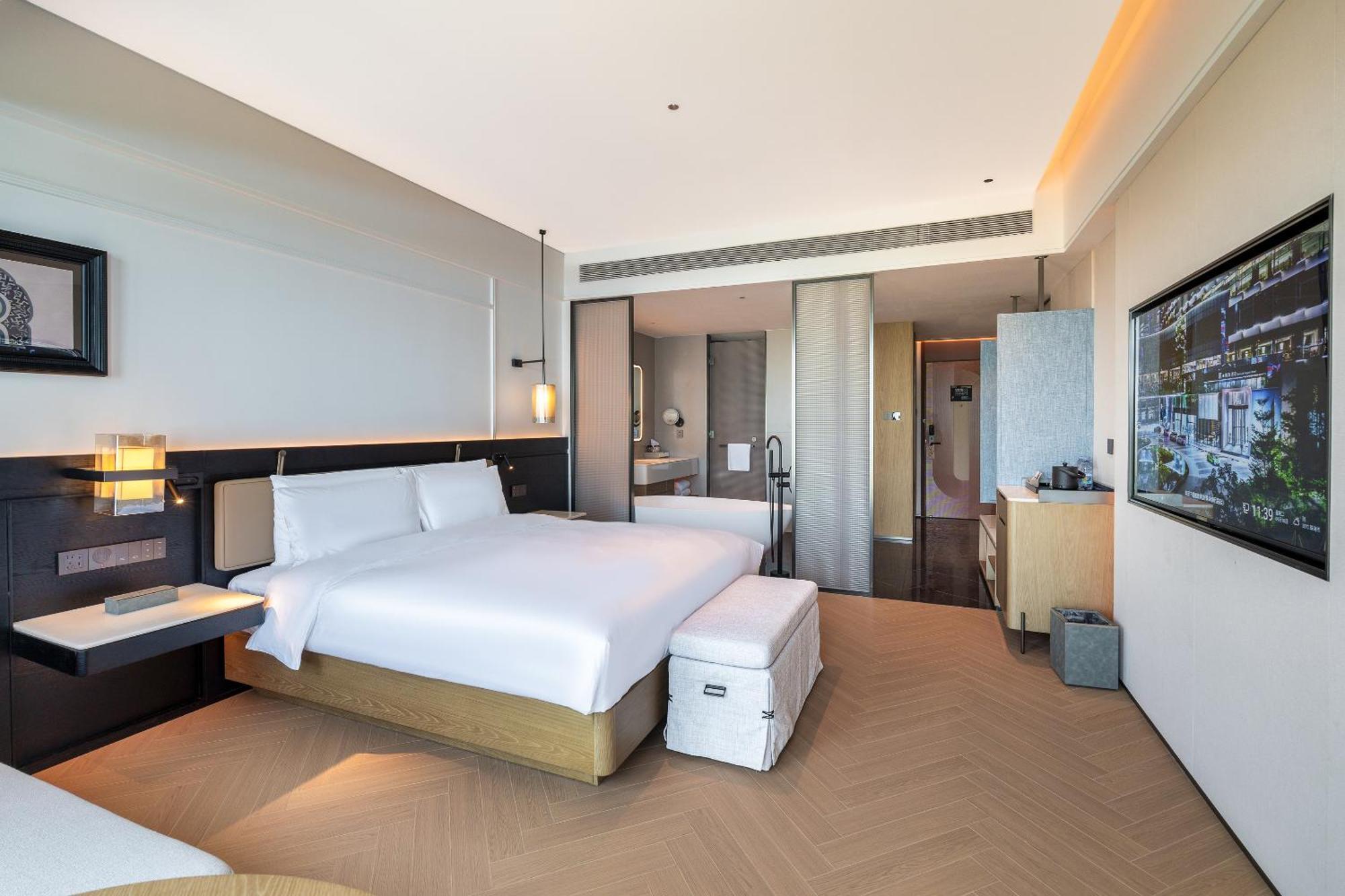 Mehood Lestie International Hotel Zhuhai Lovers Road Branch - Free Breakfast & Free Afternoon Tea & Free Midnight Snack Экстерьер фото